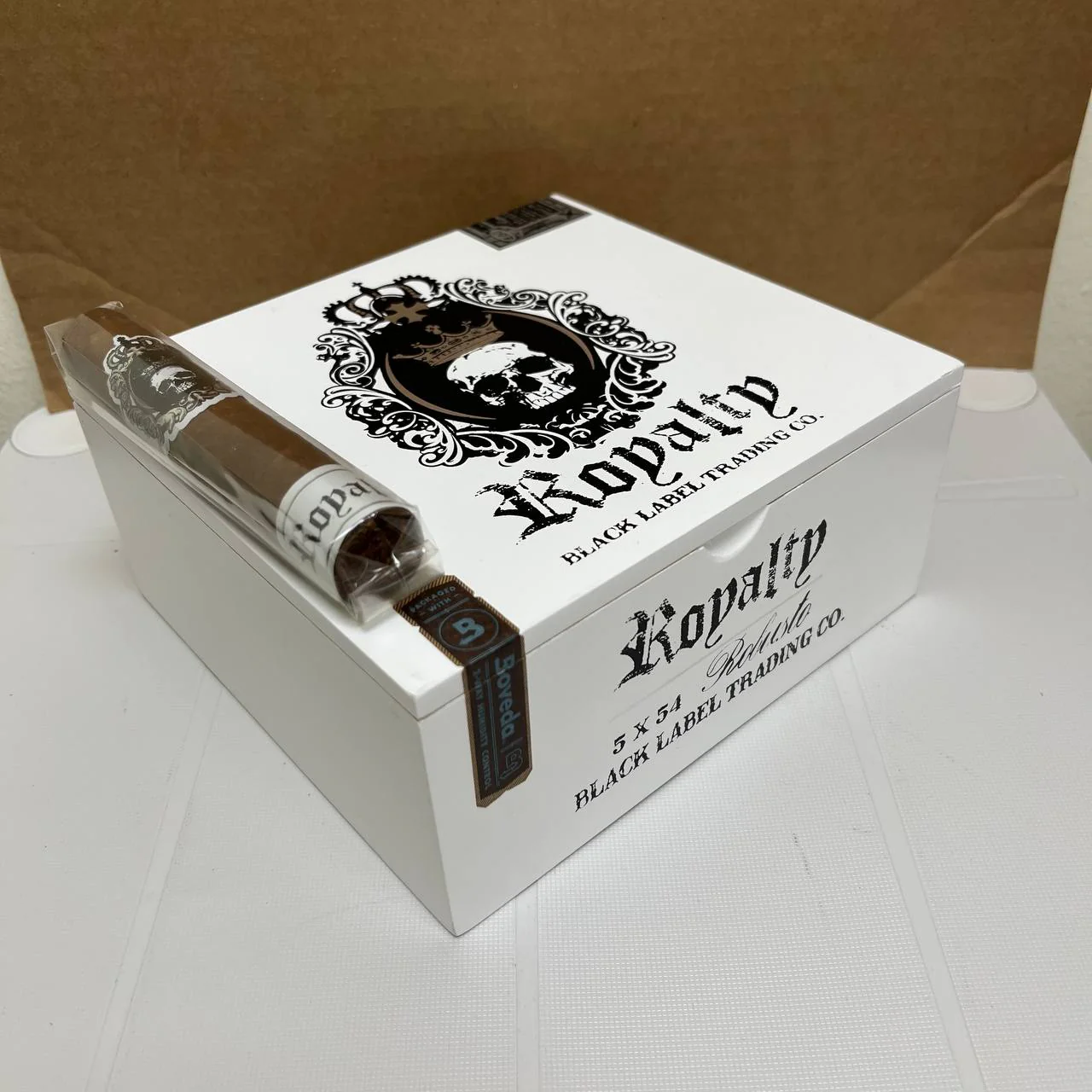 Black Label Trading Royalty Robusto - Image 4