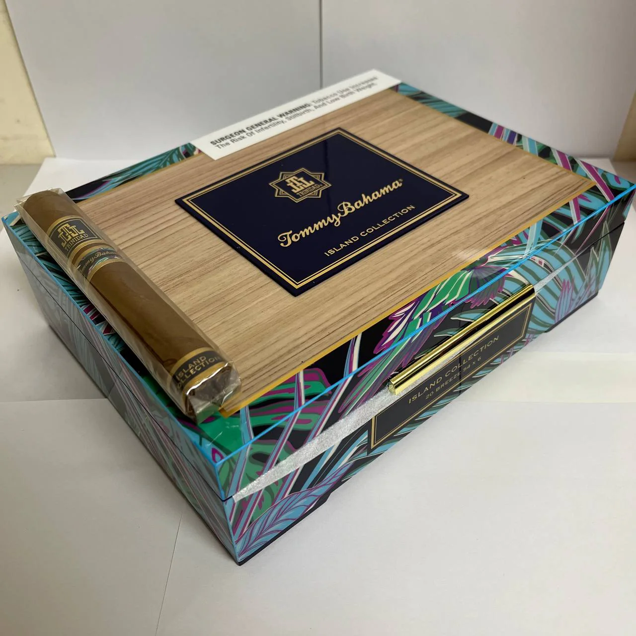 Trinidad x Tommy Bahama Island Collection Breeze Toro - Image 3
